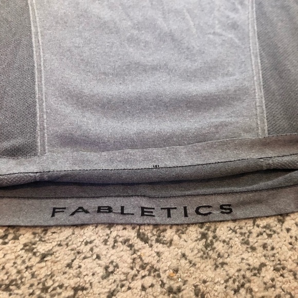 Fabletics Gray Seamless Short Sleeve Athletic Top Size Large - Picture 6 of 8